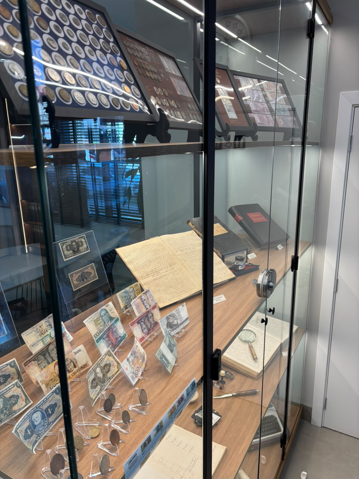 Memorial do Tabelionato com acervo histórico de cédulas, moedas e o primeiro livro de protesto, de 1912